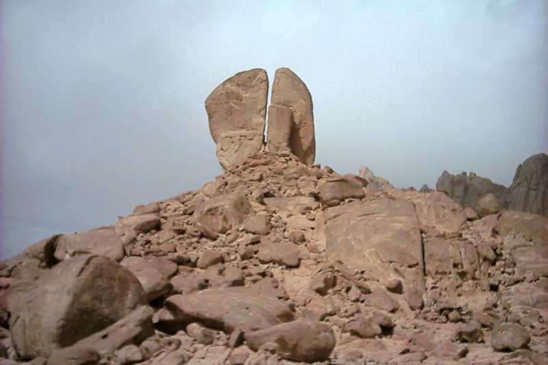 La Roccia di Horeb e il peccato di Mosè